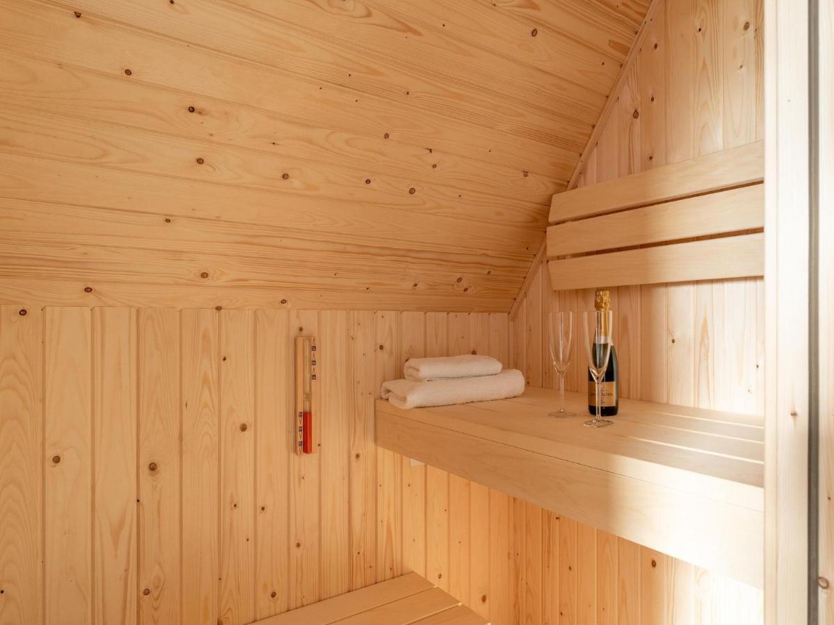 Modern Holiday Home By The Sea With Sauna Scherpenisse Bagian luar foto
