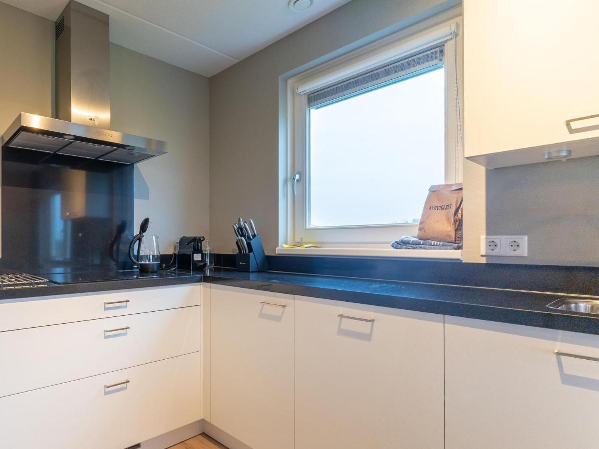 Modern Holiday Home By The Sea With Sauna Scherpenisse Bagian luar foto